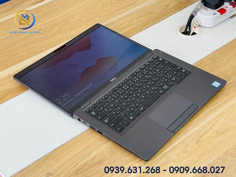 Laptop Dell được khách hàng ưa chuộng và sử dụng bởi thiết kế gọn nhẹ, dễ dàng di chuyển.
